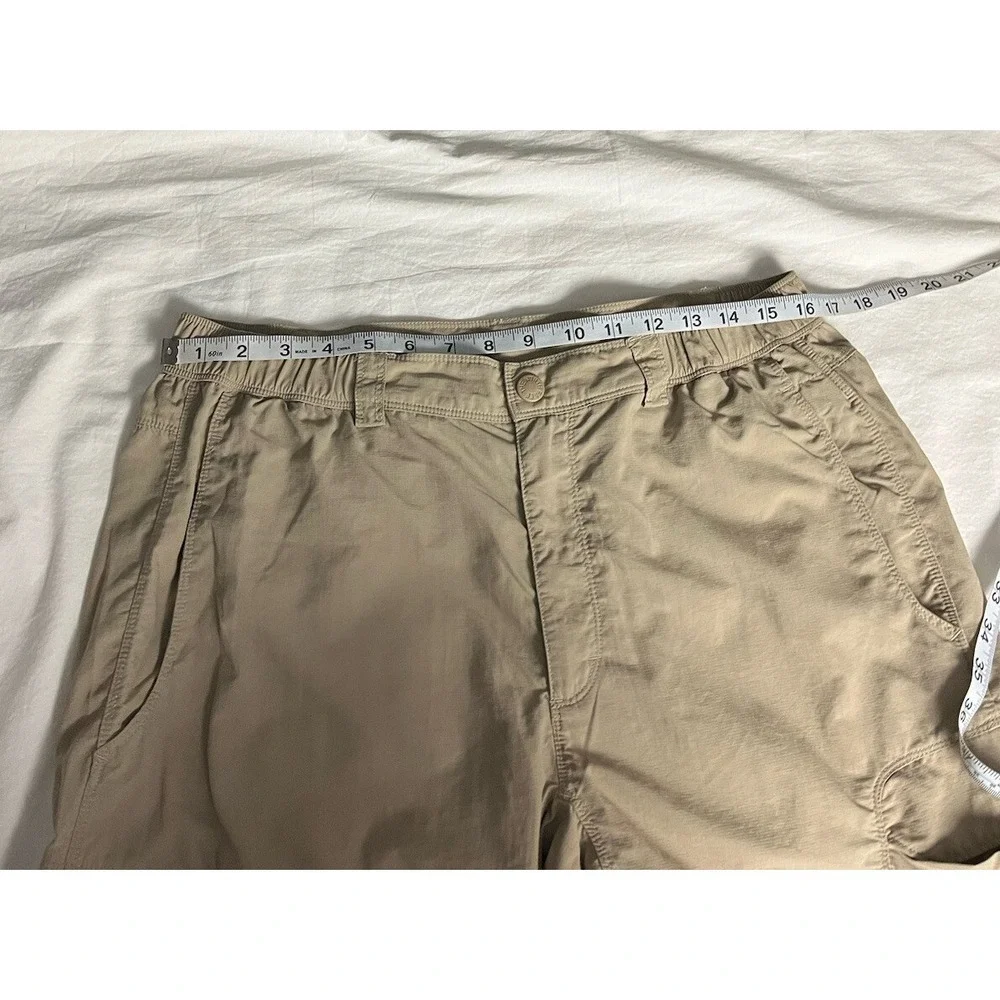 The North Face Cargo Shorts‎ Men's Size M Regular Tan Color 100% Nylon